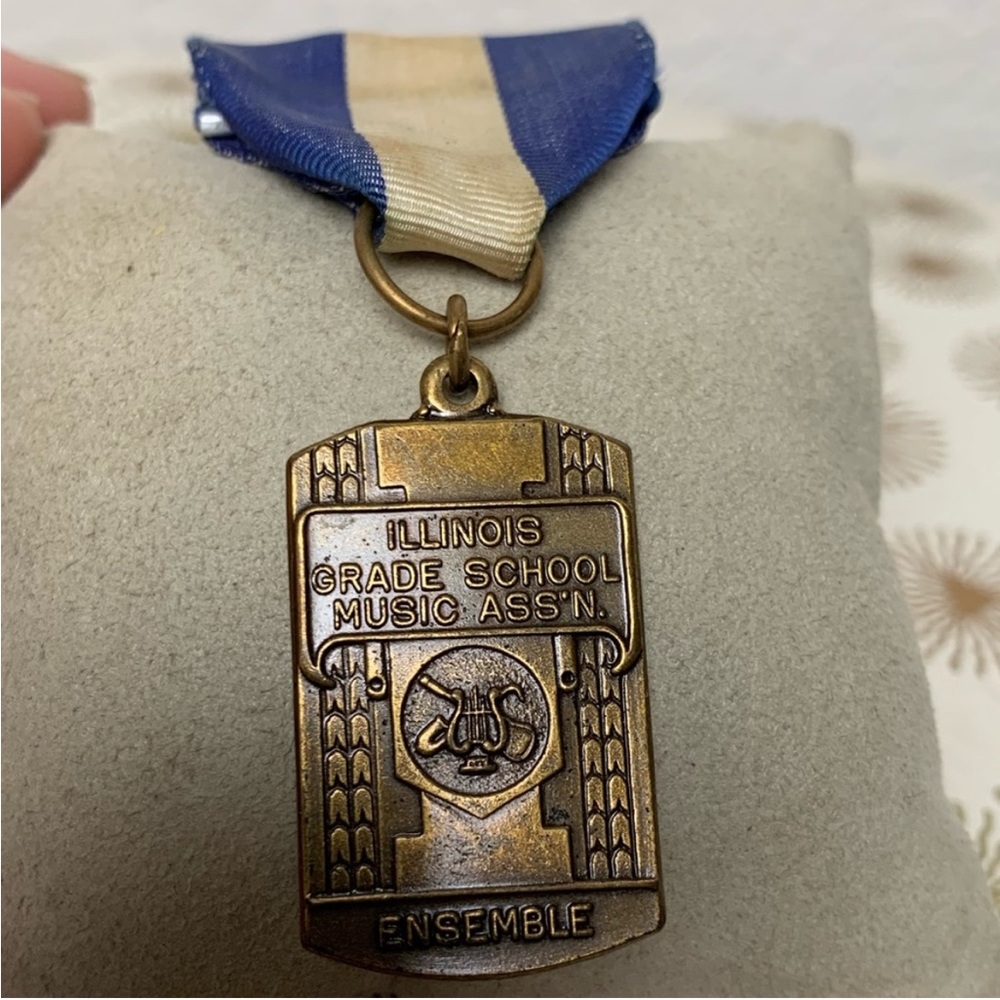 Vintage Chicago Illinois music school badge medal pin